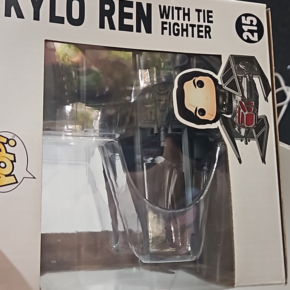 Funko-Kylo Ren- with tie fighter-215 - Picture 3 of 3